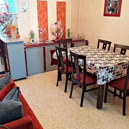 Дом отдыха Charming 120 M House In