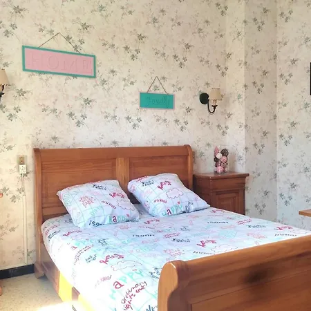 펜션 Charming 120 M House In *